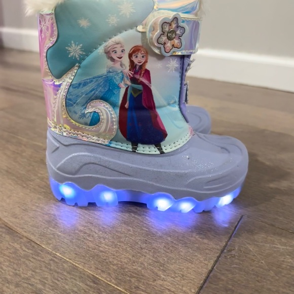 Frozen winter snow boots toddler size 10 Disney’s Frozen slippers size 9/10 - Picture 8 of 12